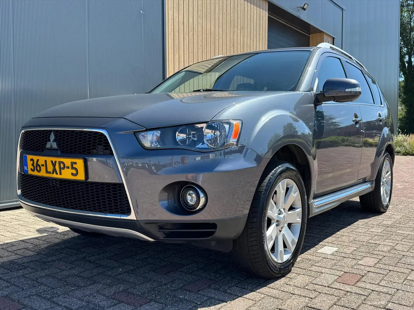 Mitsubishi Outlander 2.0 147pk 2WD CVT | NL Auto | Trekhaak | Clima | P Grau - 1