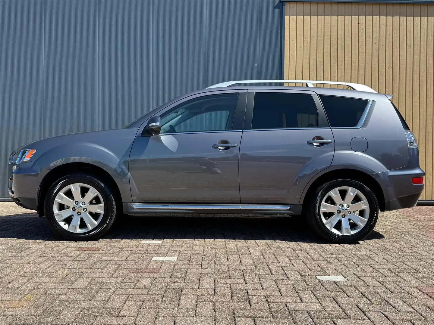 Mitsubishi Outlander 2.0 147pk 2WD CVT | NL Auto | Trekhaak | Clima | P Grau - 2