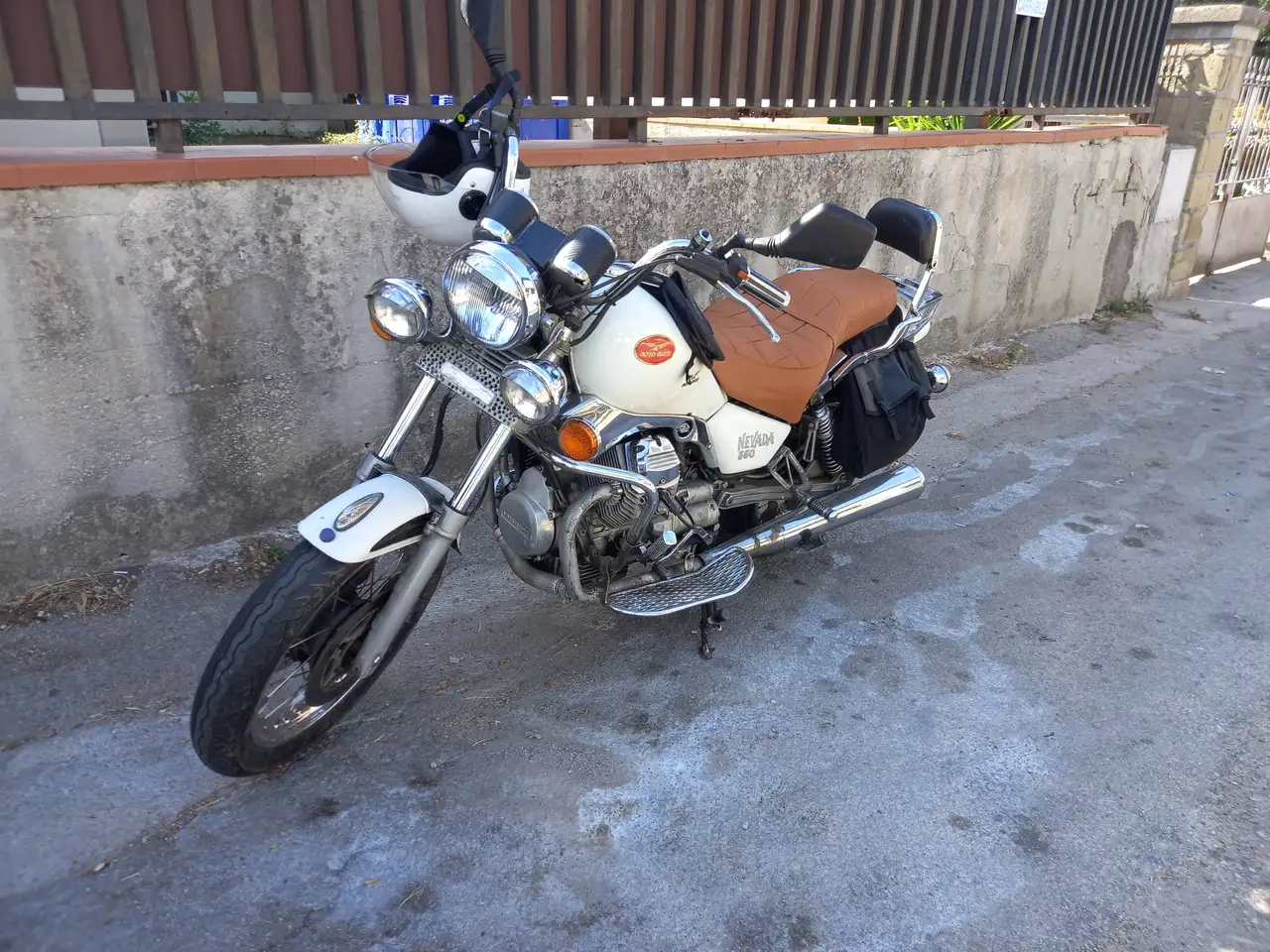 Moto Guzzi Nevada
