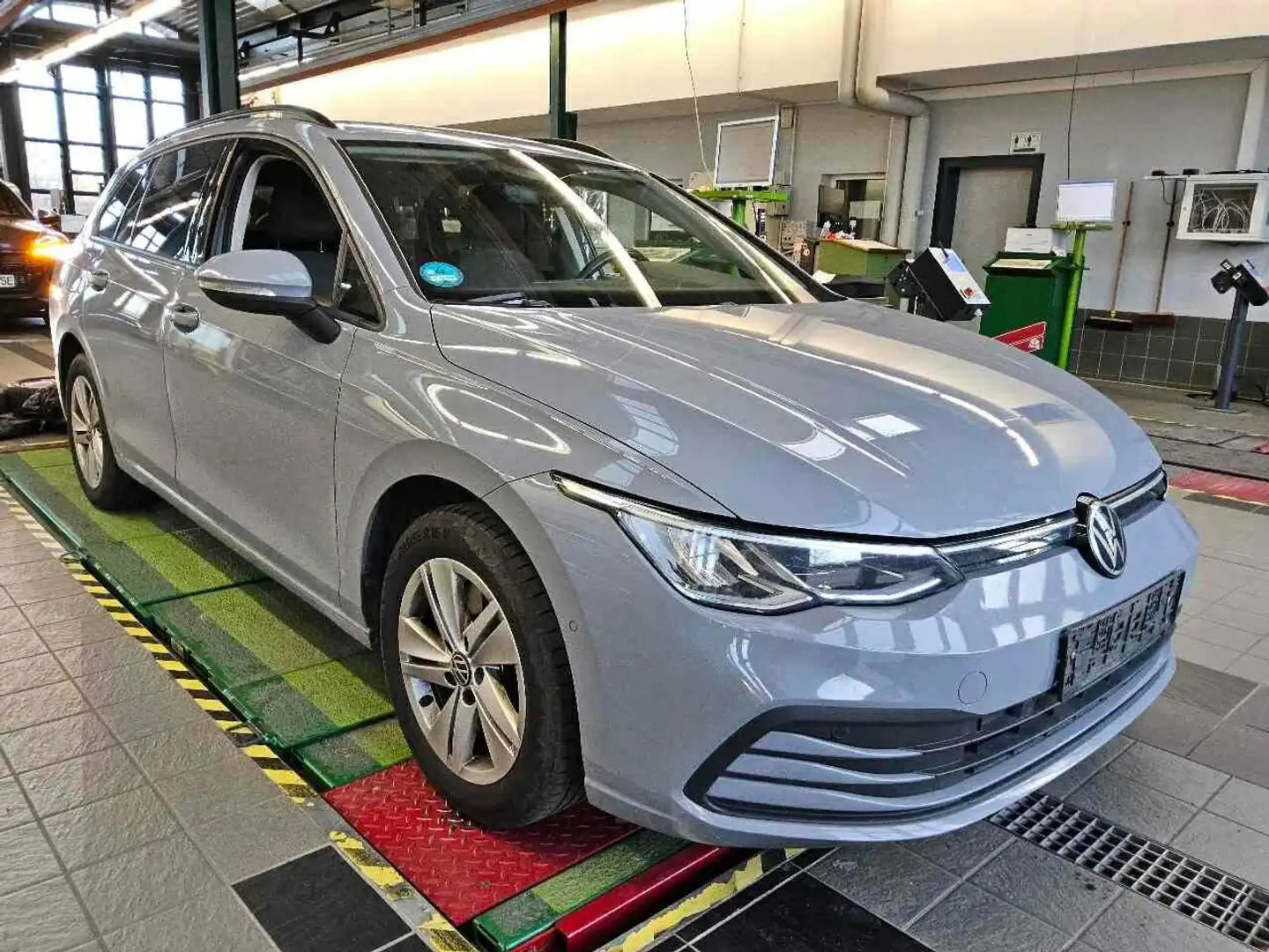 Volkswagen Golf VIII Variant Life 2.0 TDI DSG LED Grau - 2