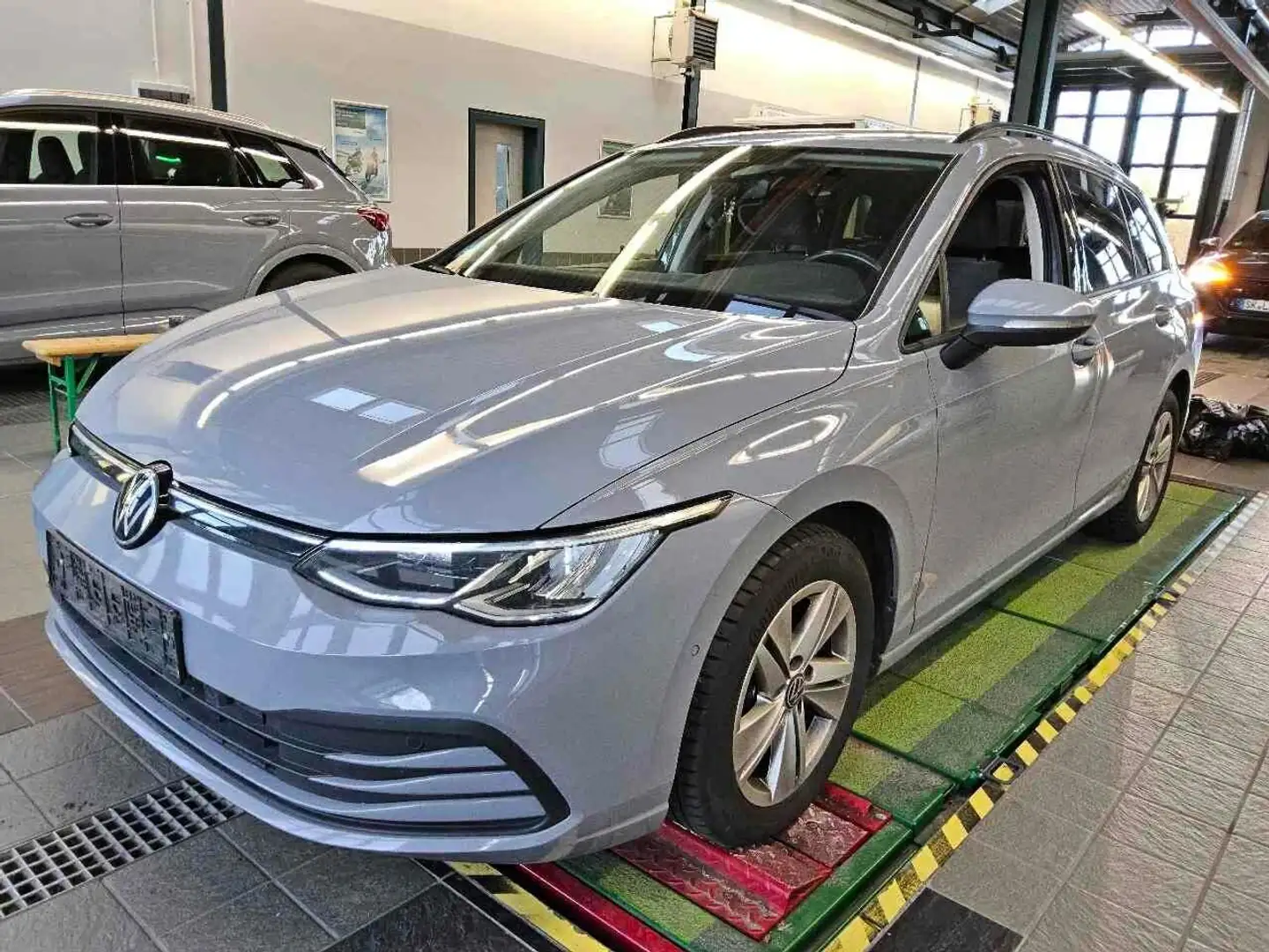 Volkswagen Golf VIII Variant Life 2.0 TDI DSG LED Grau - 1