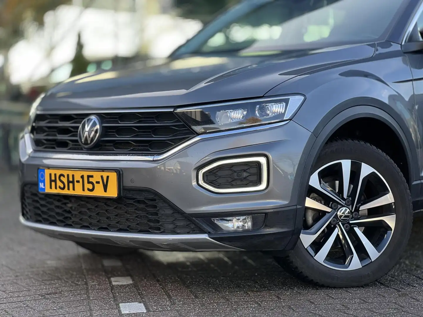 Volkswagen T-Roc 1.5 TSI Sport Business R Grijs - 2