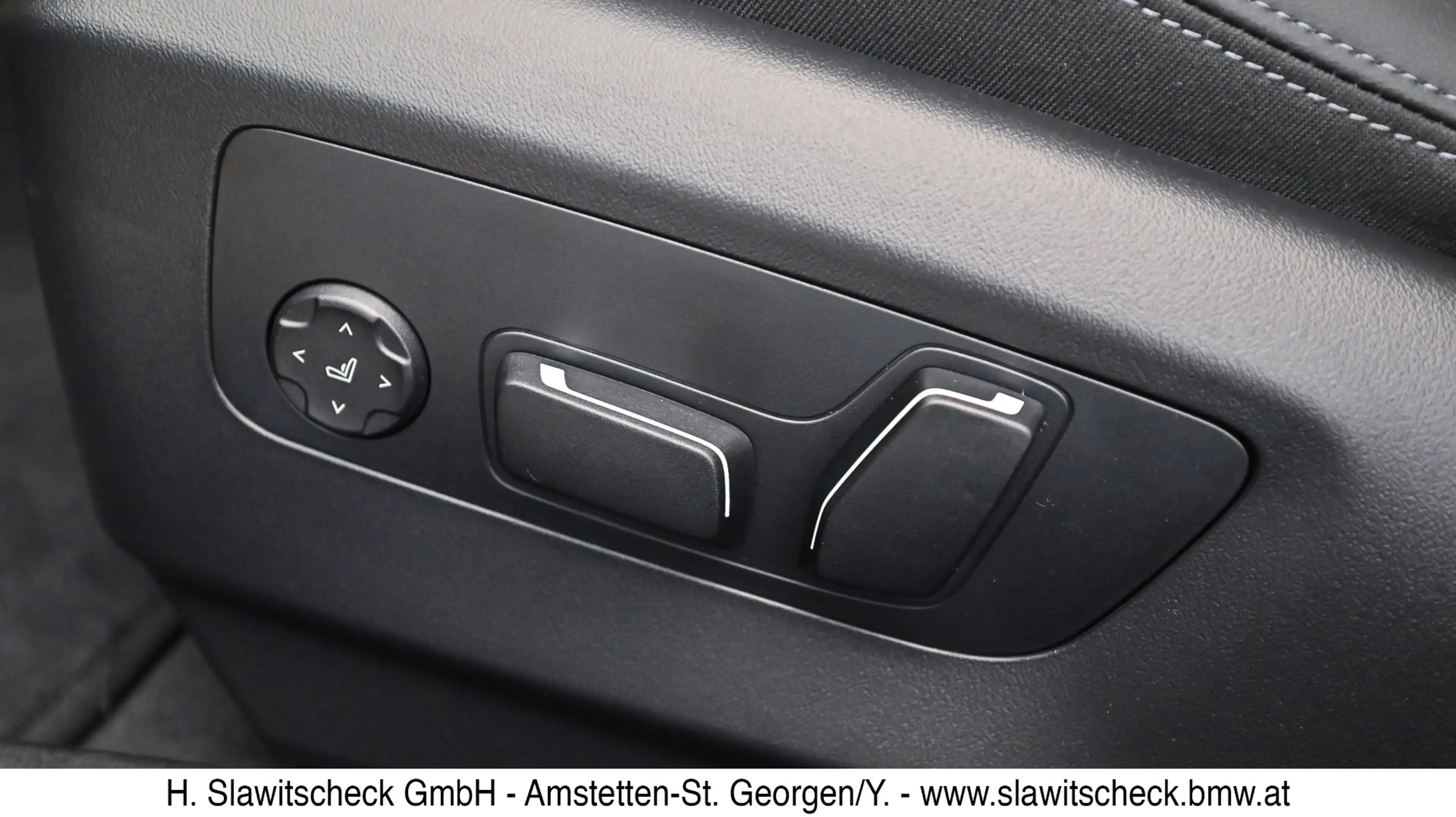 BMW 520 d xDrive G60 — photo 11