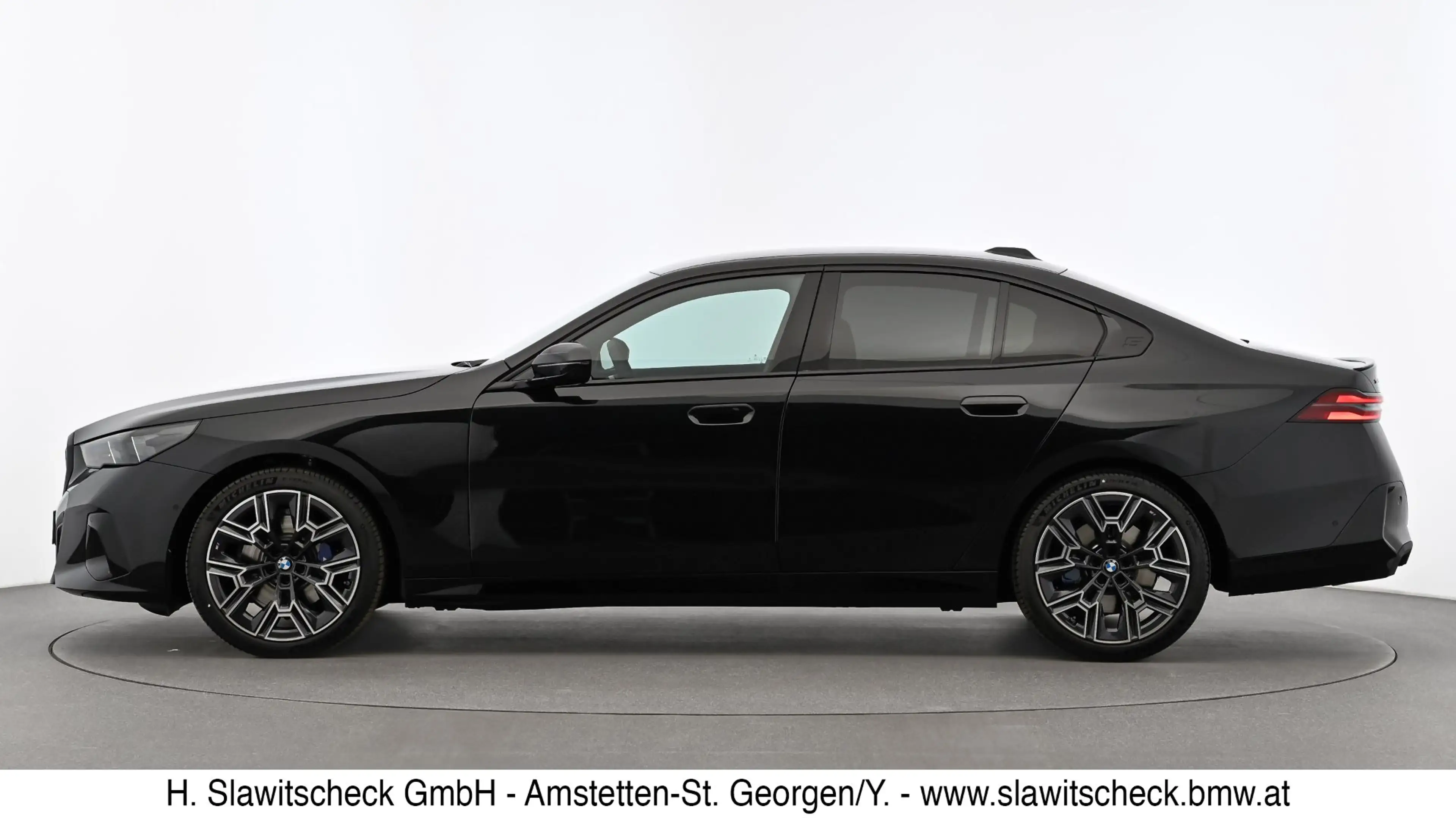 BMW 520 d xDrive G60 — photo 5