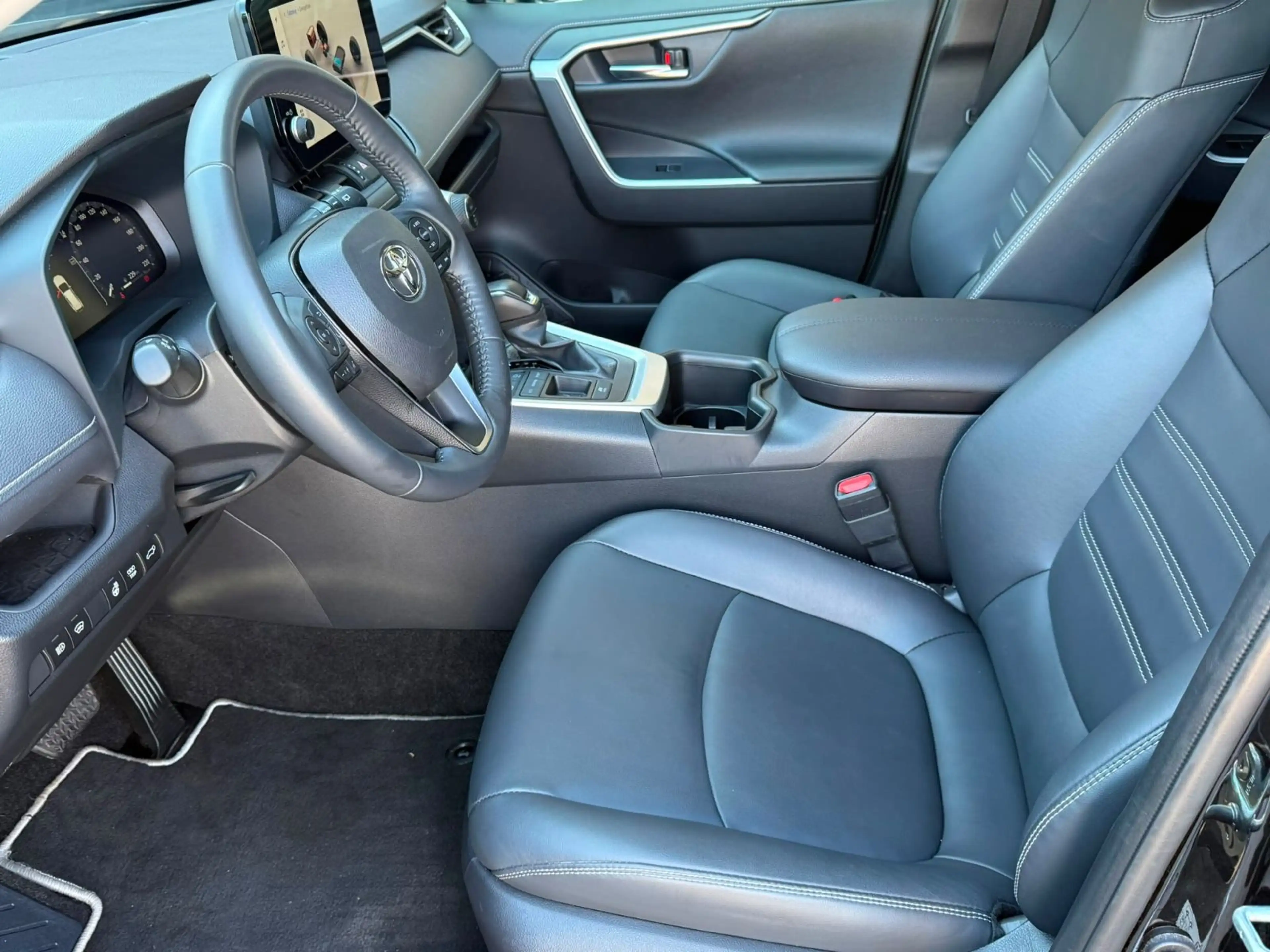 Toyota RAV 4 4 Hybrid **LEDER** — photo 11