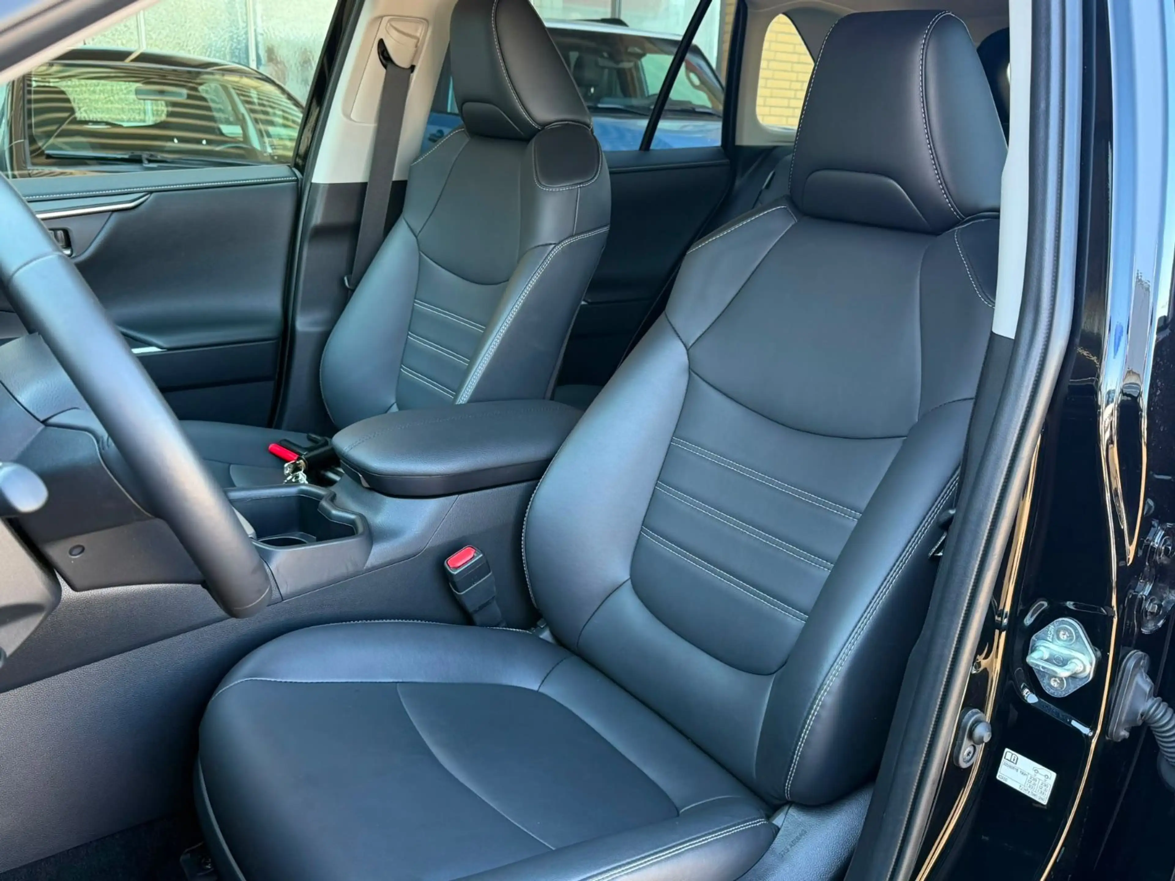 Toyota RAV 4 4 Hybrid **LEDER** — photo 13