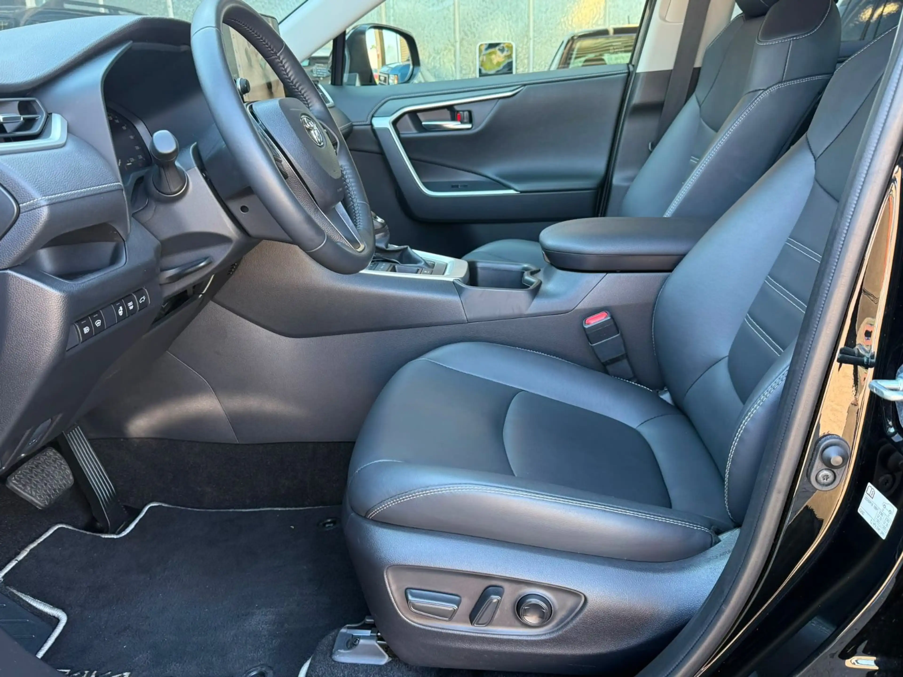 Toyota RAV 4 4 Hybrid **LEDER** — photo 14