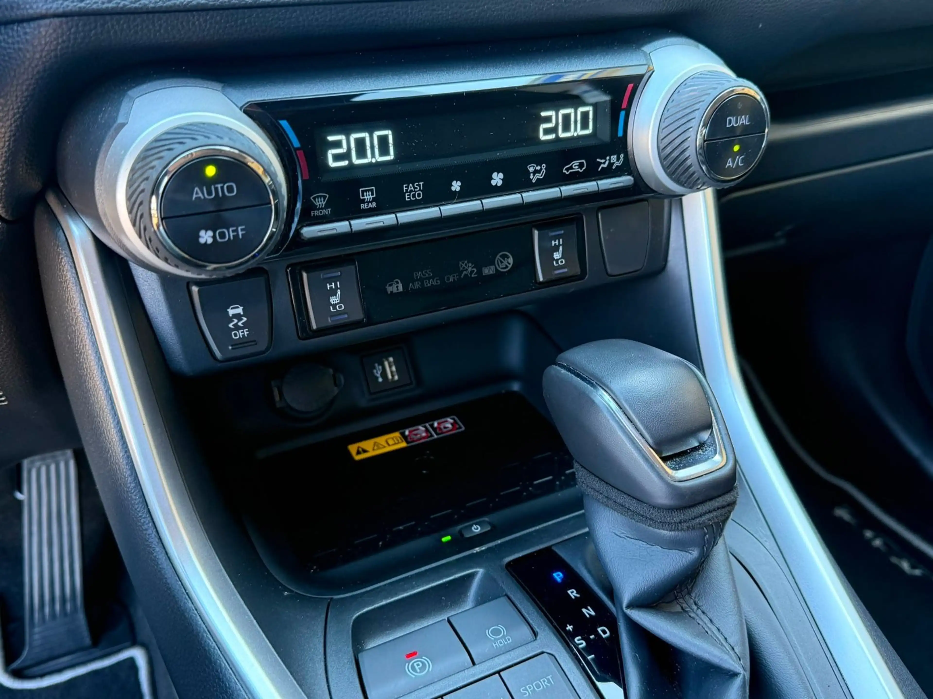 Toyota RAV 4 4 Hybrid **LEDER** — photo 9