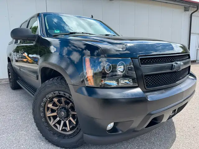 Chevrolet Avalanche 5.3 V8 *BOSE*LEDER*XENON*SHZ*PRINS*
