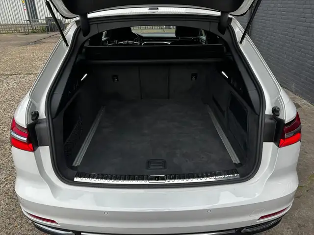 Audi A6 view 17