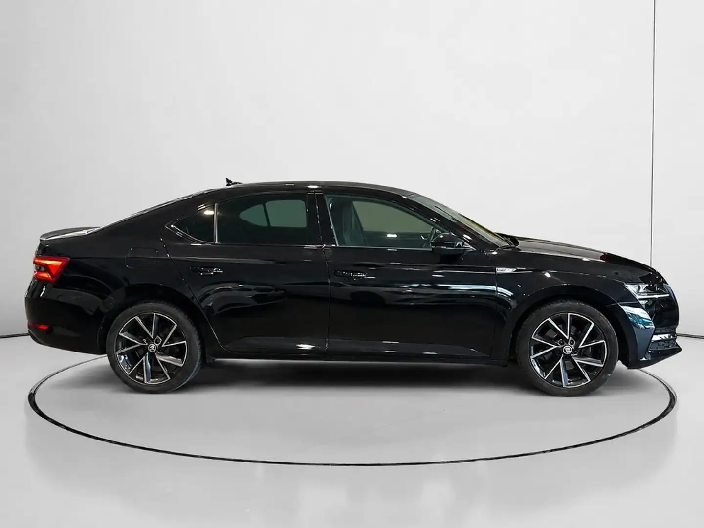 Skoda Superb 1.5 TSI SportLine DSG Negro - 2