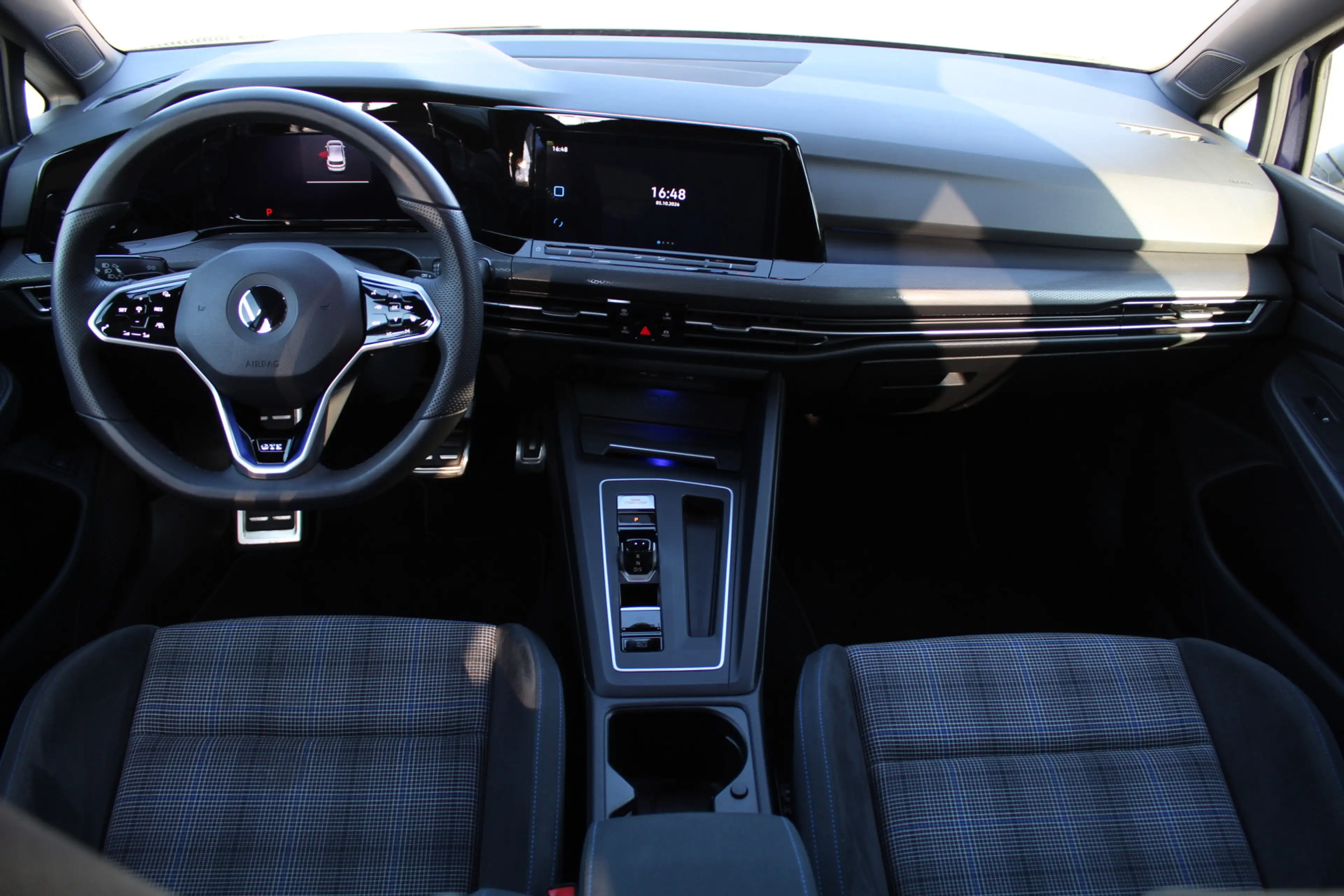 Volkswagen Golf GTE 1.4 eHybrid | Winter pakket | 4 season banden — photo 3