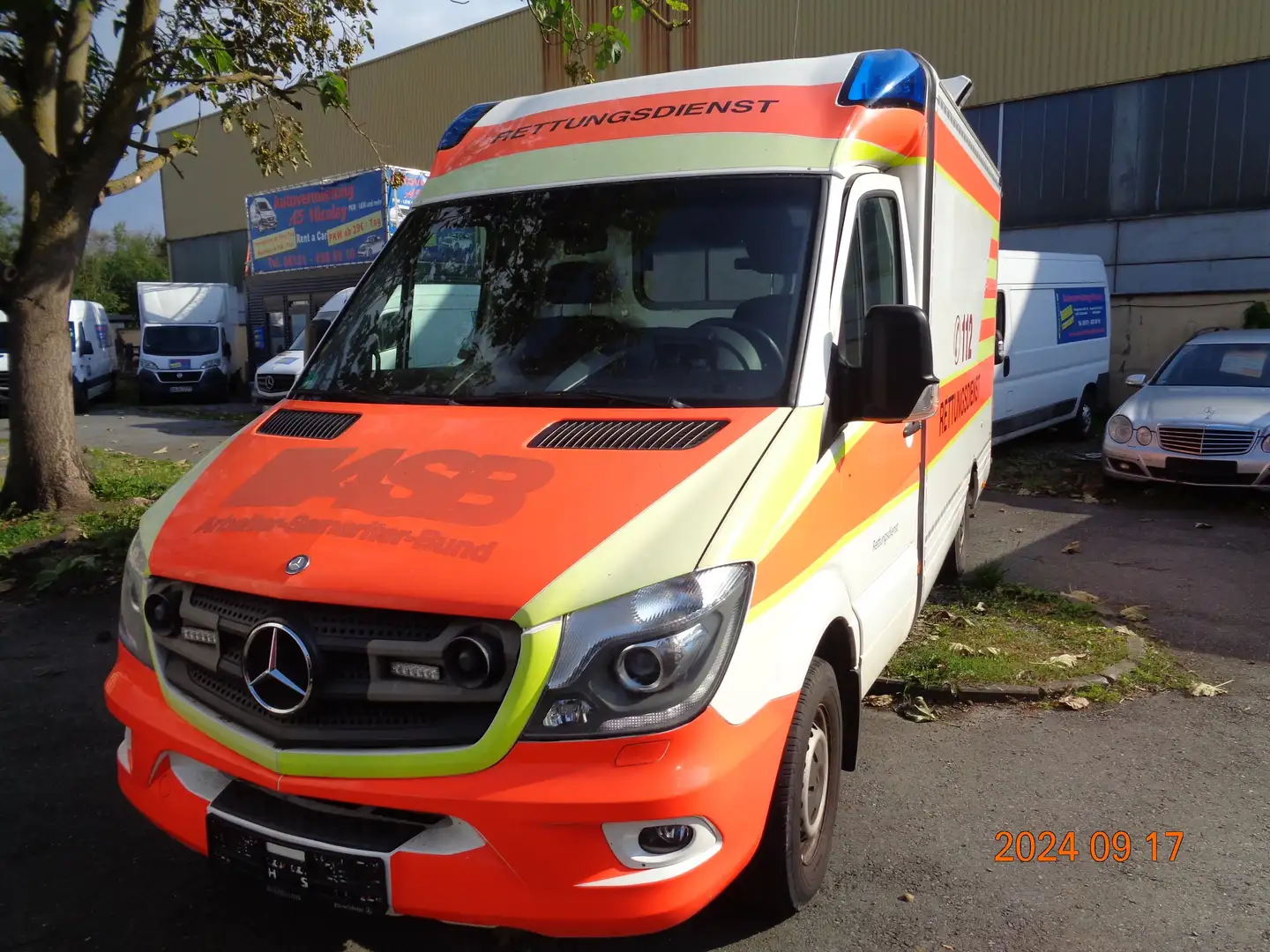 Mercedes-Benz Krankenwagen Tüv Neu Scheckheft gepflegt - 1