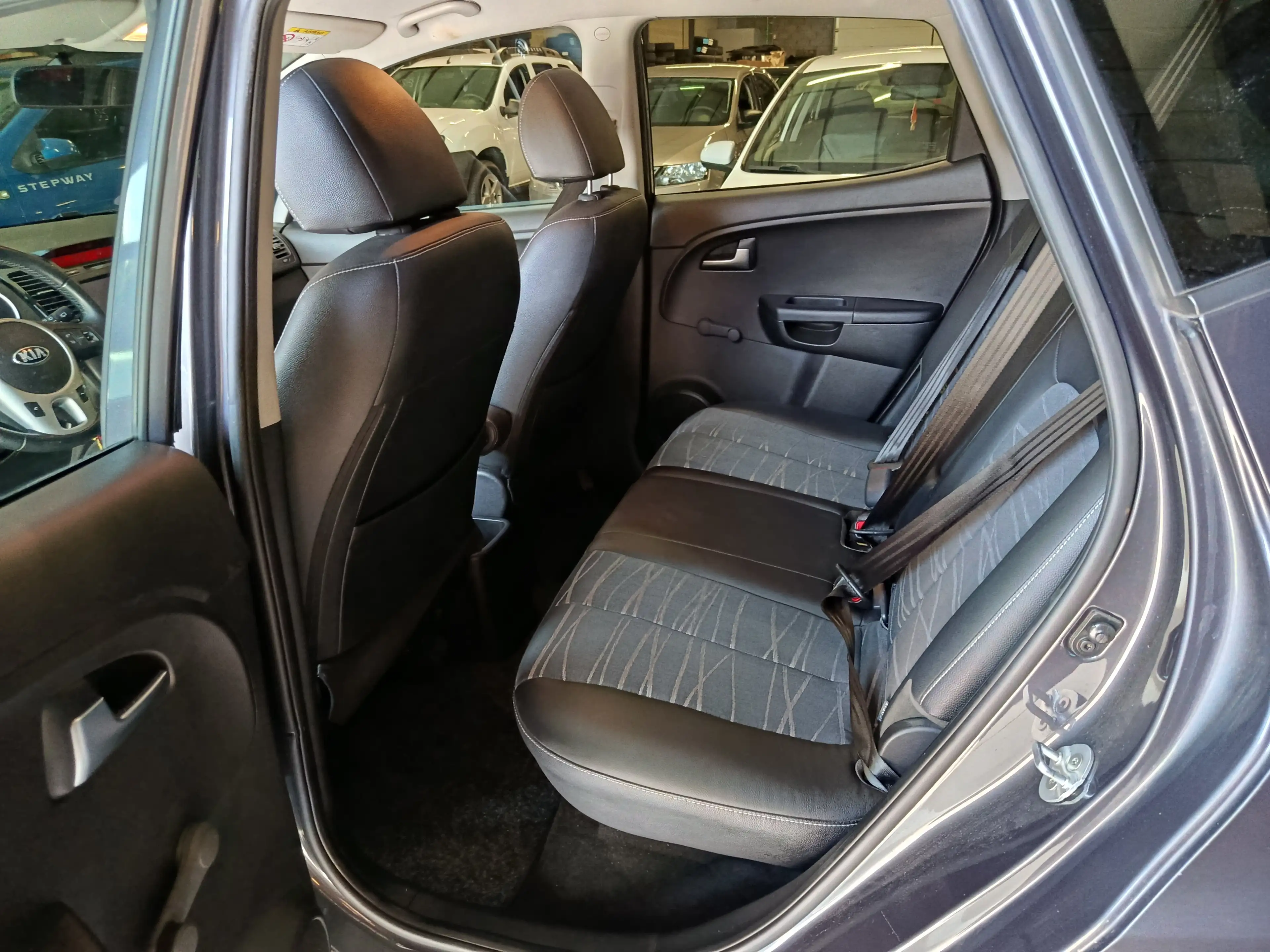 Kia Venga 1.4i Lounge — photo 10