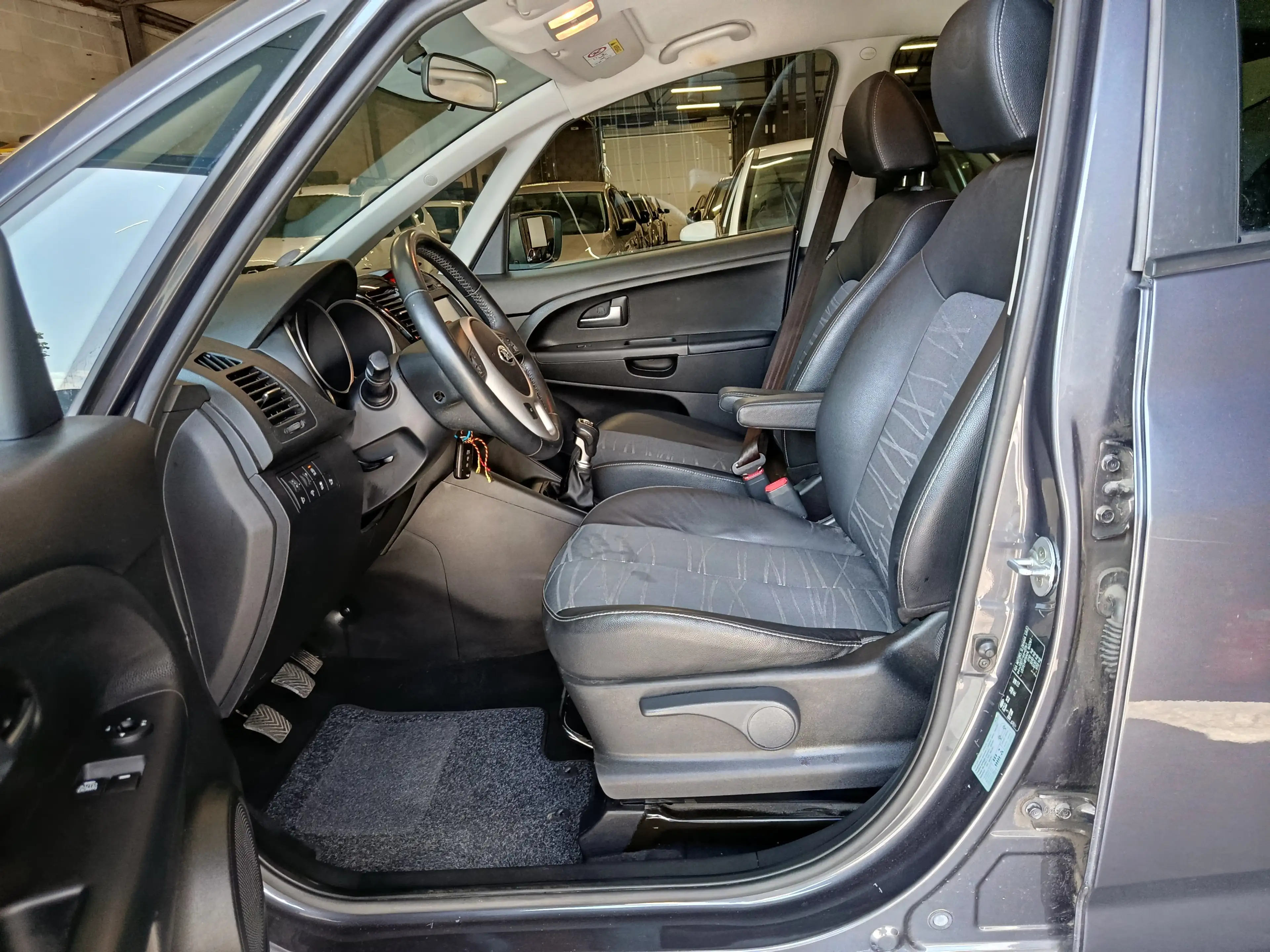 Kia Venga 1.4i Lounge — photo 9