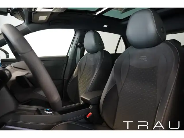 Volkswagen T-Roc view 10