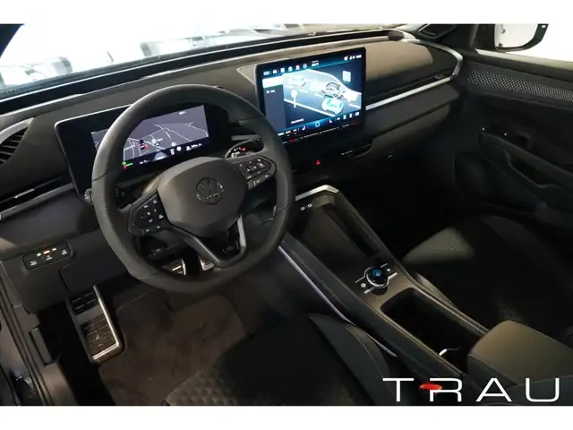 Volkswagen T-Roc view 9