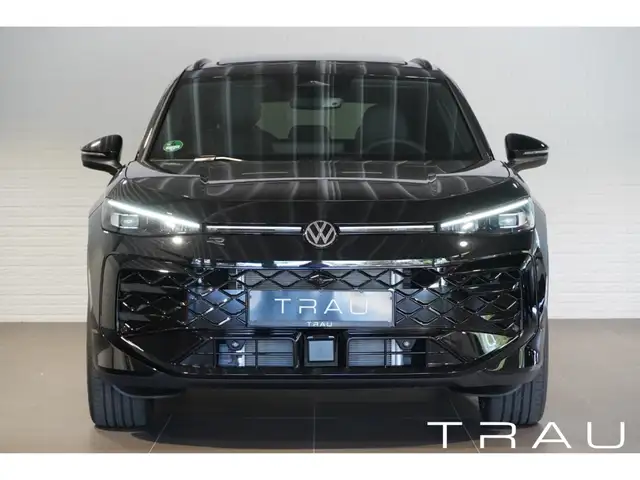 Volkswagen T-Roc view 2