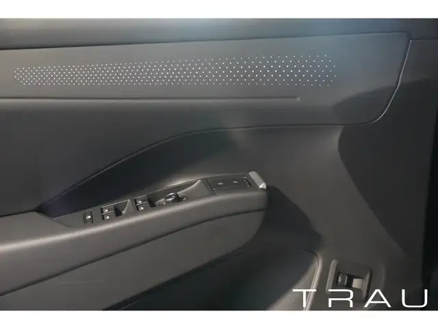 Volkswagen T-Roc view 8