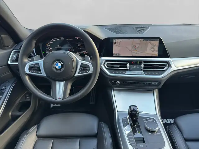 BMW 3 Series view 25