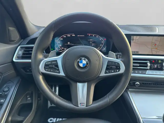 BMW 3 Series view 22