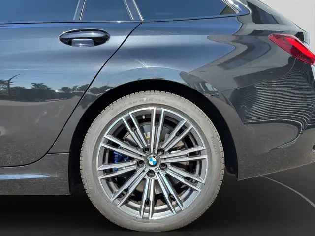 BMW 3 Series view 12