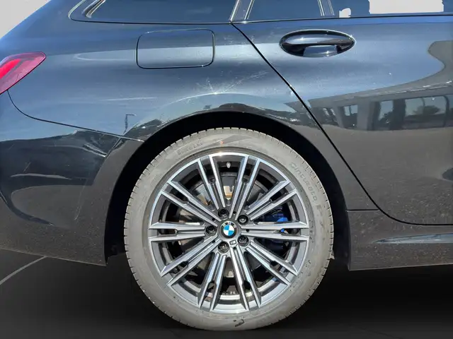 BMW 3 Series view 13