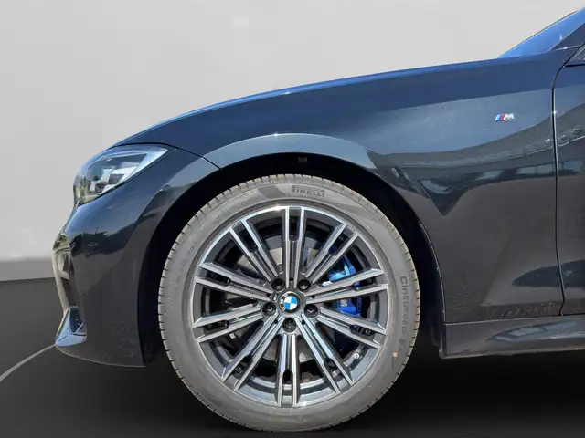BMW 3 Series view 11