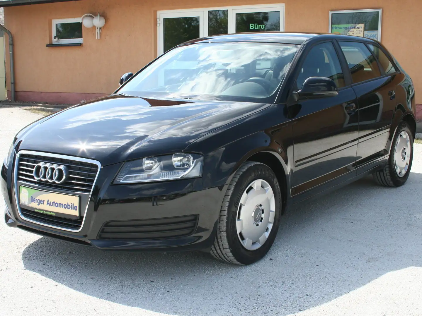Audi A3 1.6 Sportback Attraction *Climatronic*PDC* Noir - 2