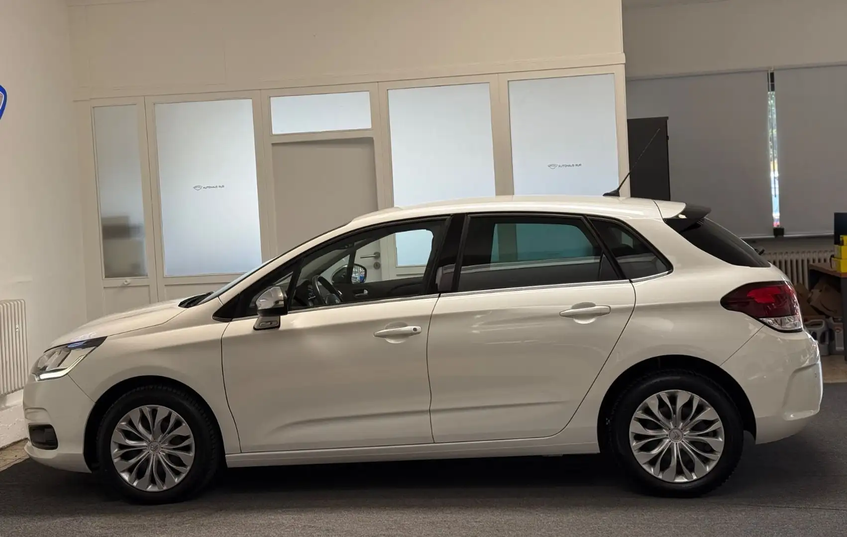 Citroen C4 Lim. Selection/TEMPOMAT/NAVI/PDC Weiß - 2