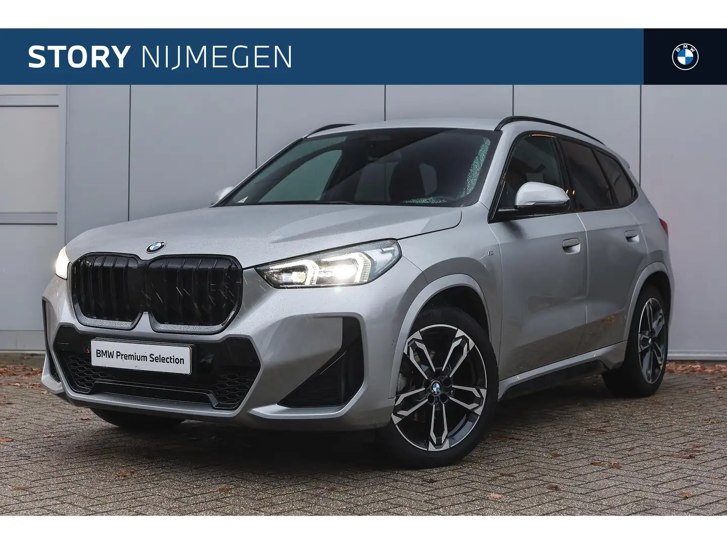 BMW X1 sDrive18i M Sport Automaat / Trekhaak / Sportstoel Argent - 1