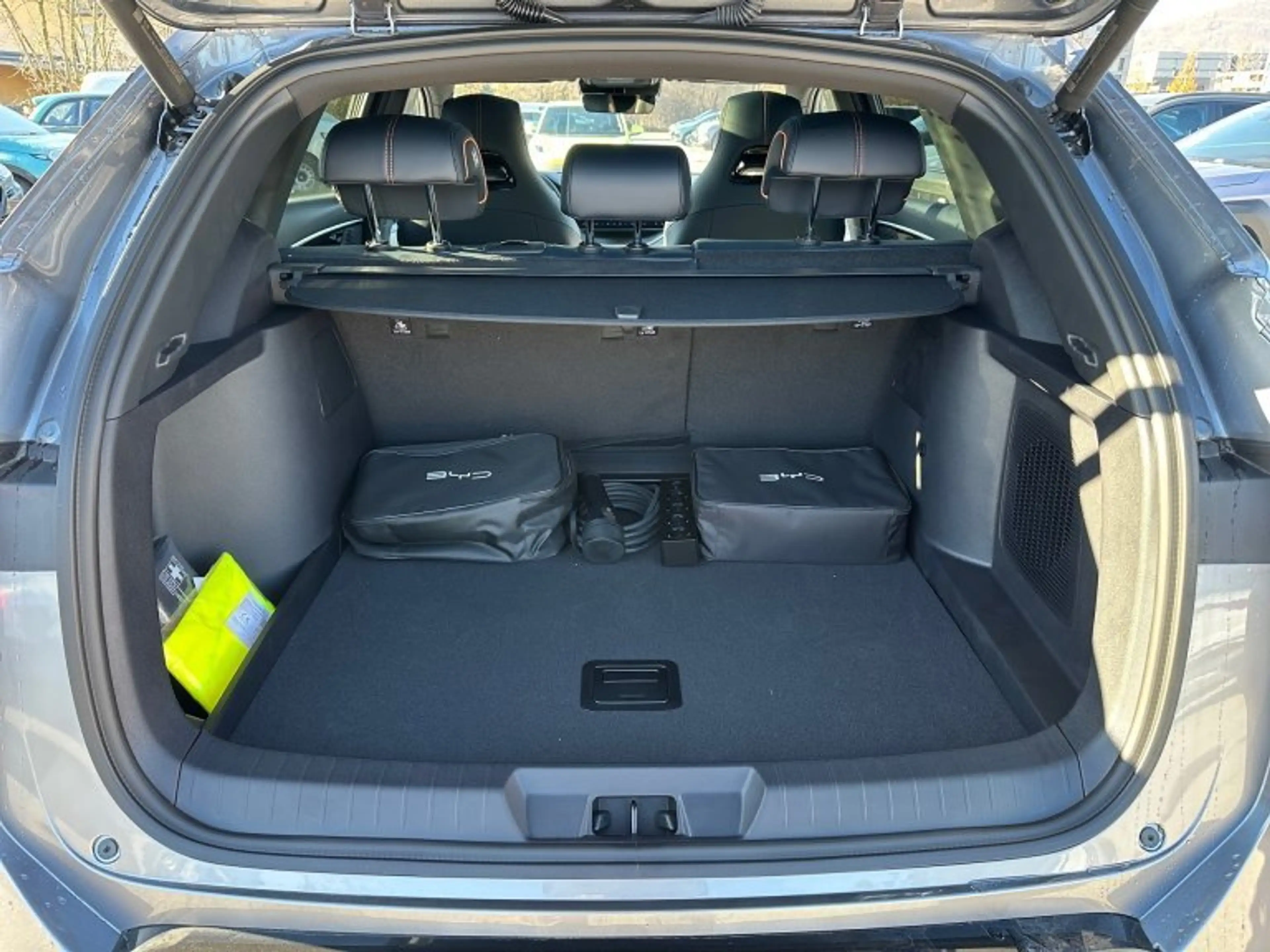 BYD Seal U DM-i Design AWD — photo 8