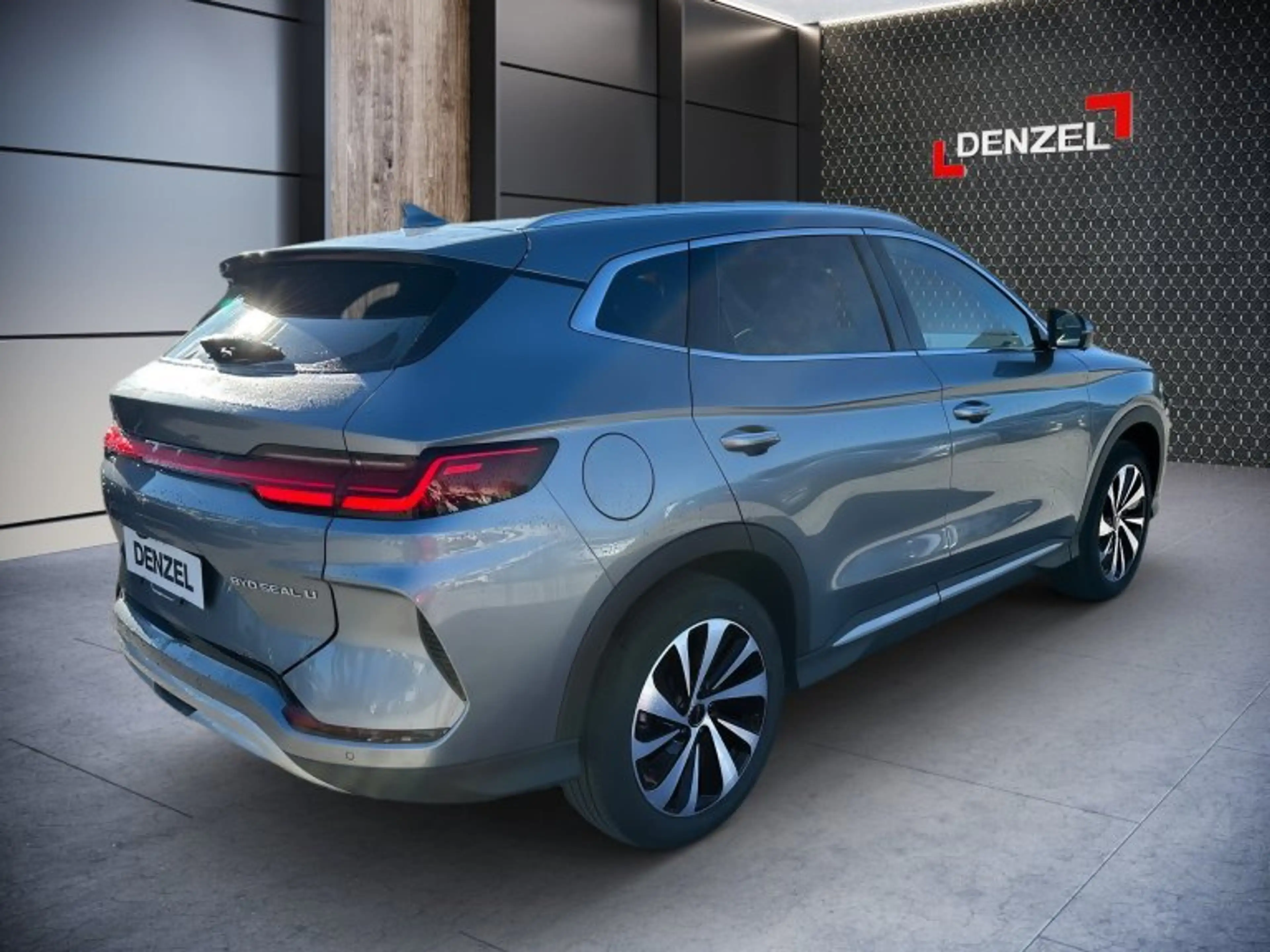BYD Seal U DM-i Design AWD — photo 3