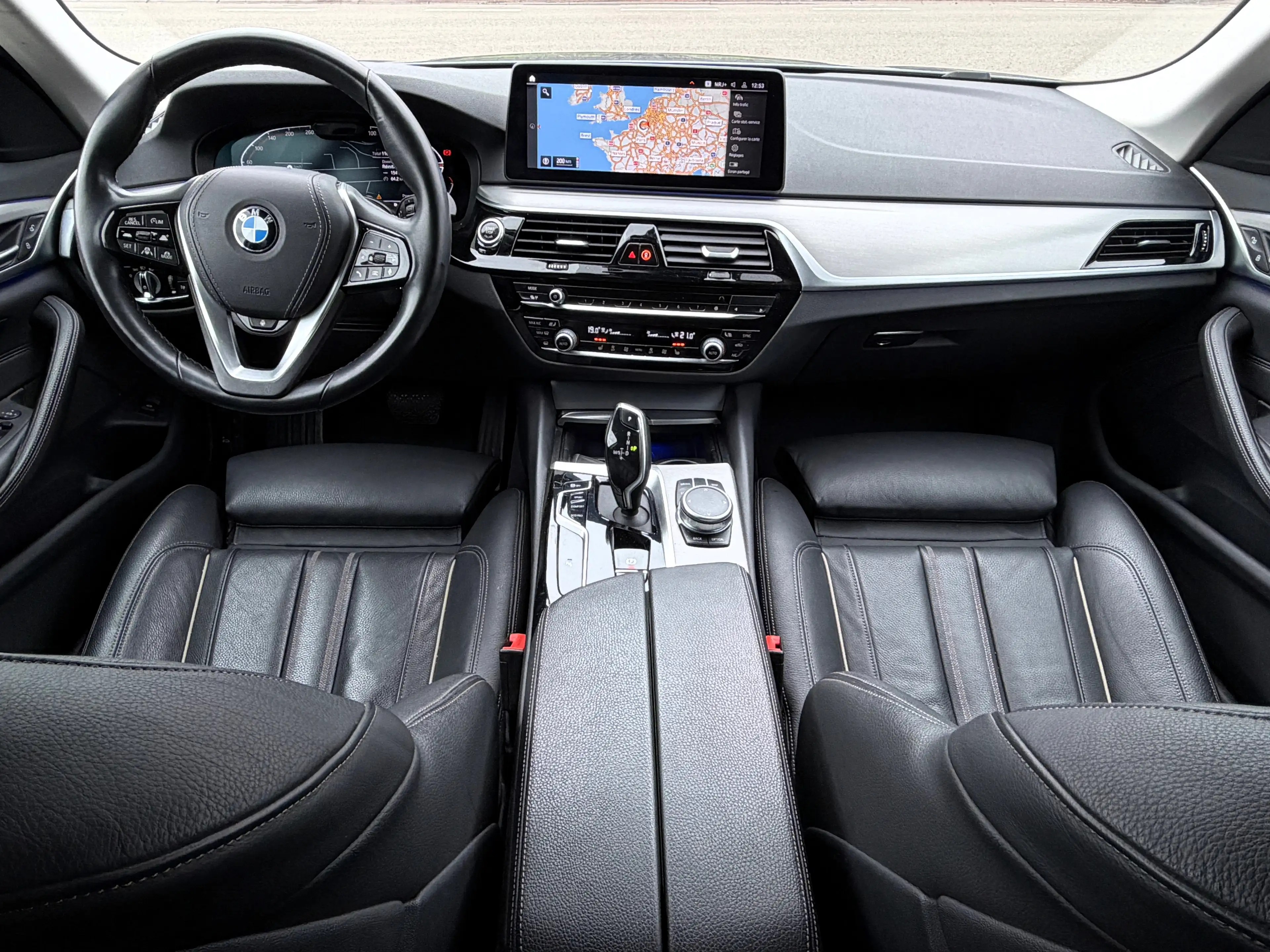 BMW 518 dA CONFORT SEATS/CAMERA/KEYLESS/COCKPIT/CAMERA — photo 13