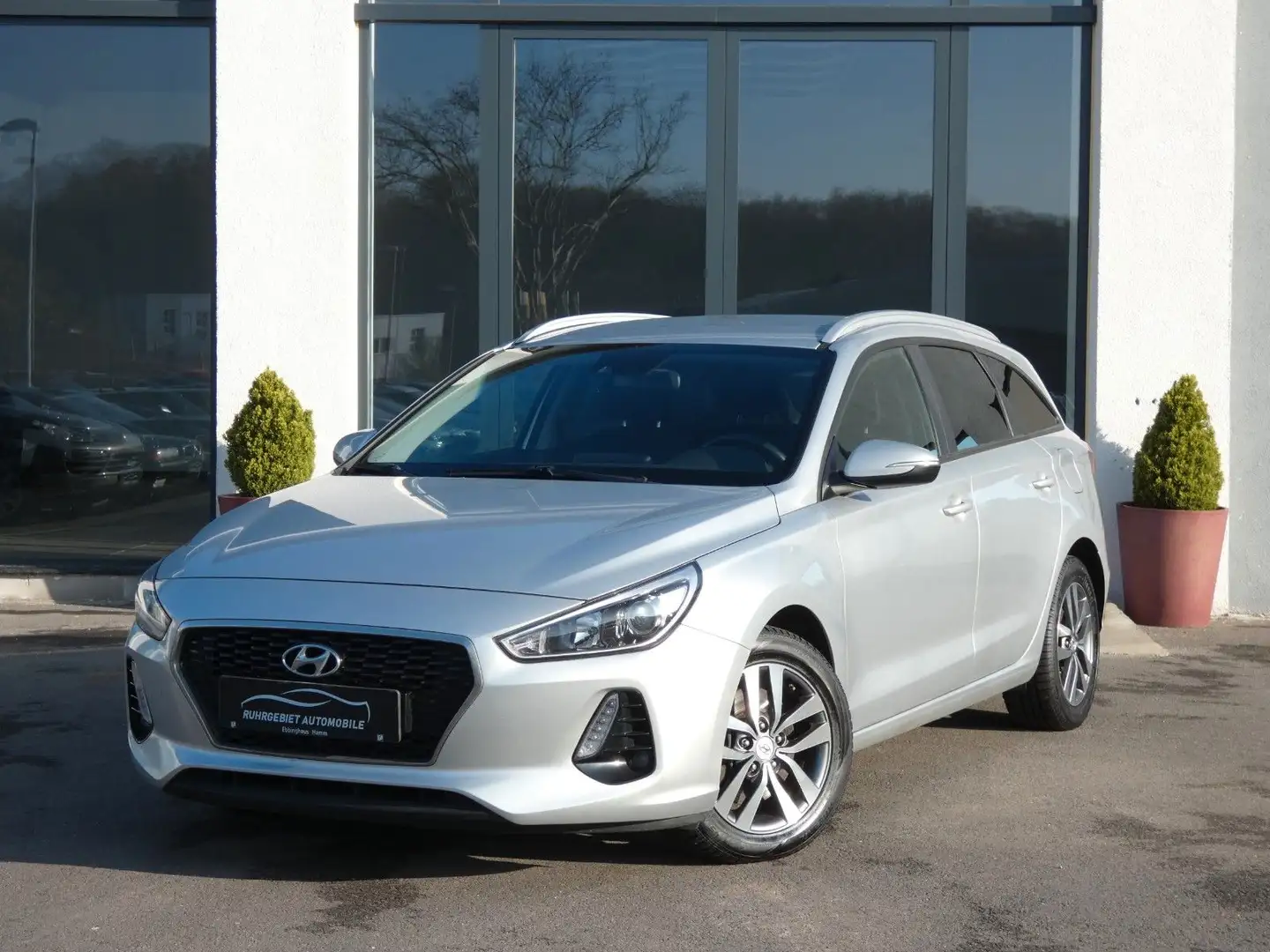 Hyundai i30 cw Family +*Navi*Klima*Shz*Kamera* Zilver - 1