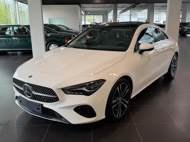 Mercedes-Benz CLA 180 Progressive Panorama, Guard 360, Led, Camera