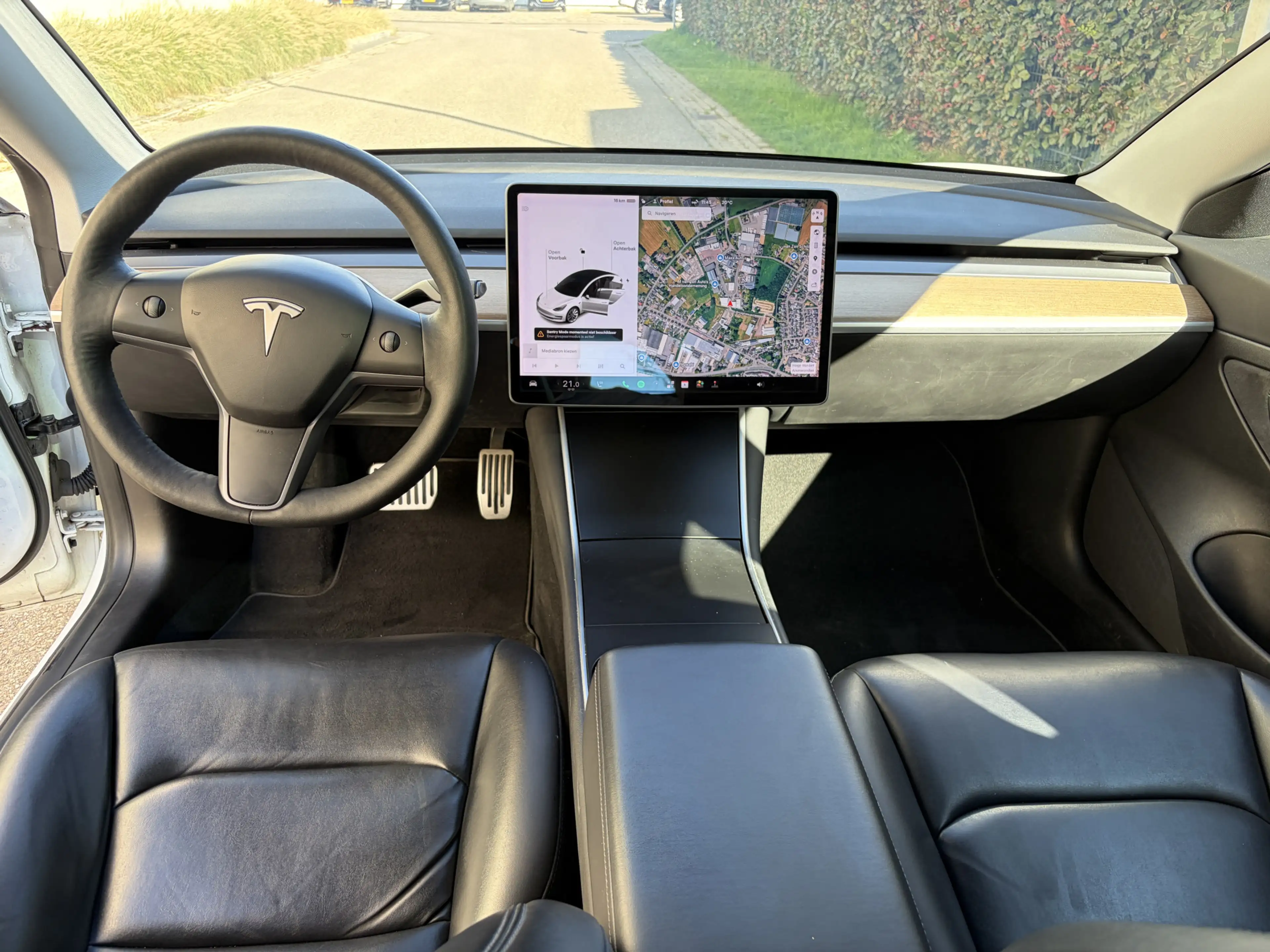 Tesla Model 3 Standard RWD Plus 60 kWh / AUTOMAAT / PANORAMADAK — photo 3
