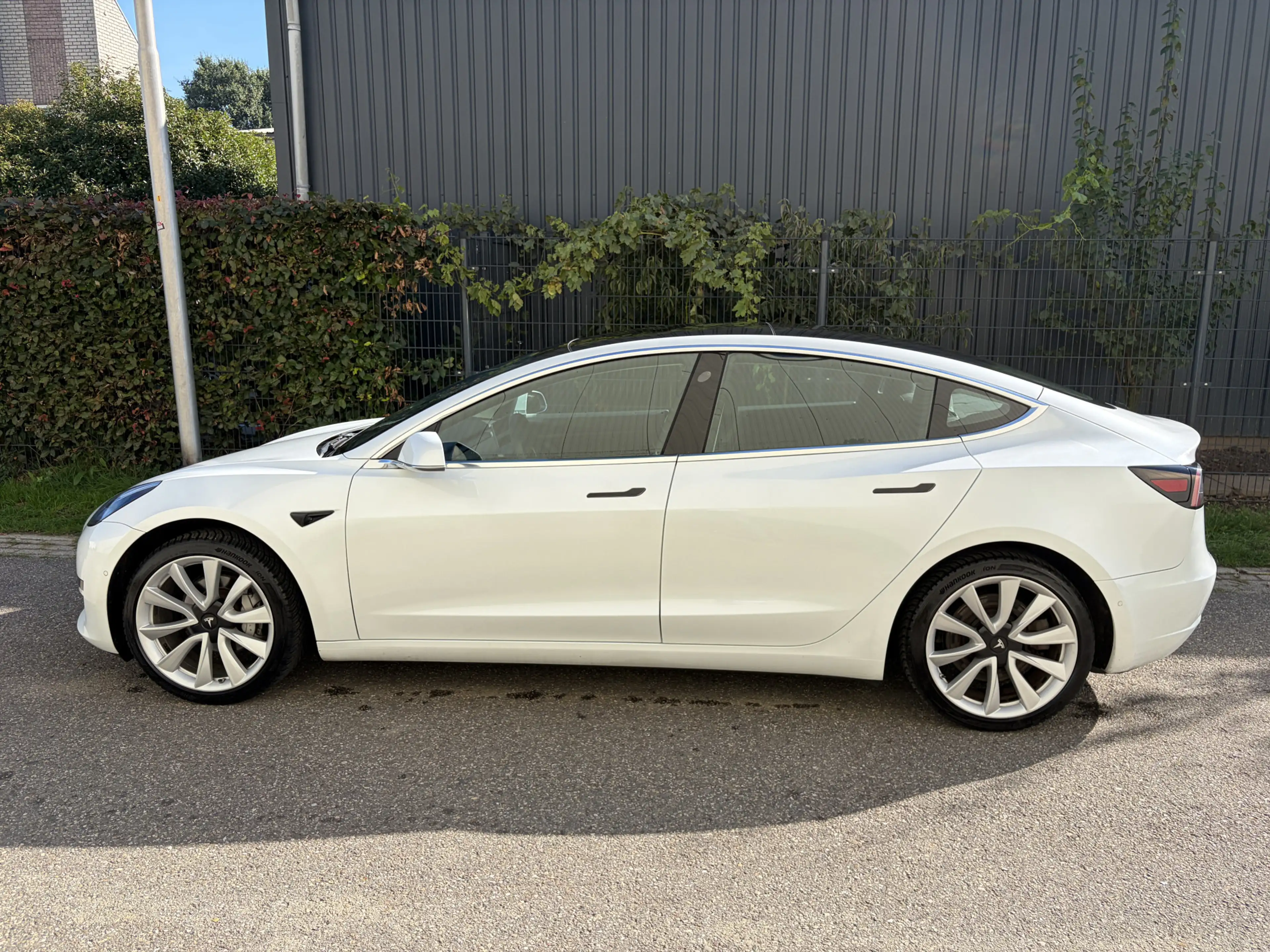 Tesla Model 3 Standard RWD Plus 60 kWh / AUTOMAAT / PANORAMADAK — photo 12