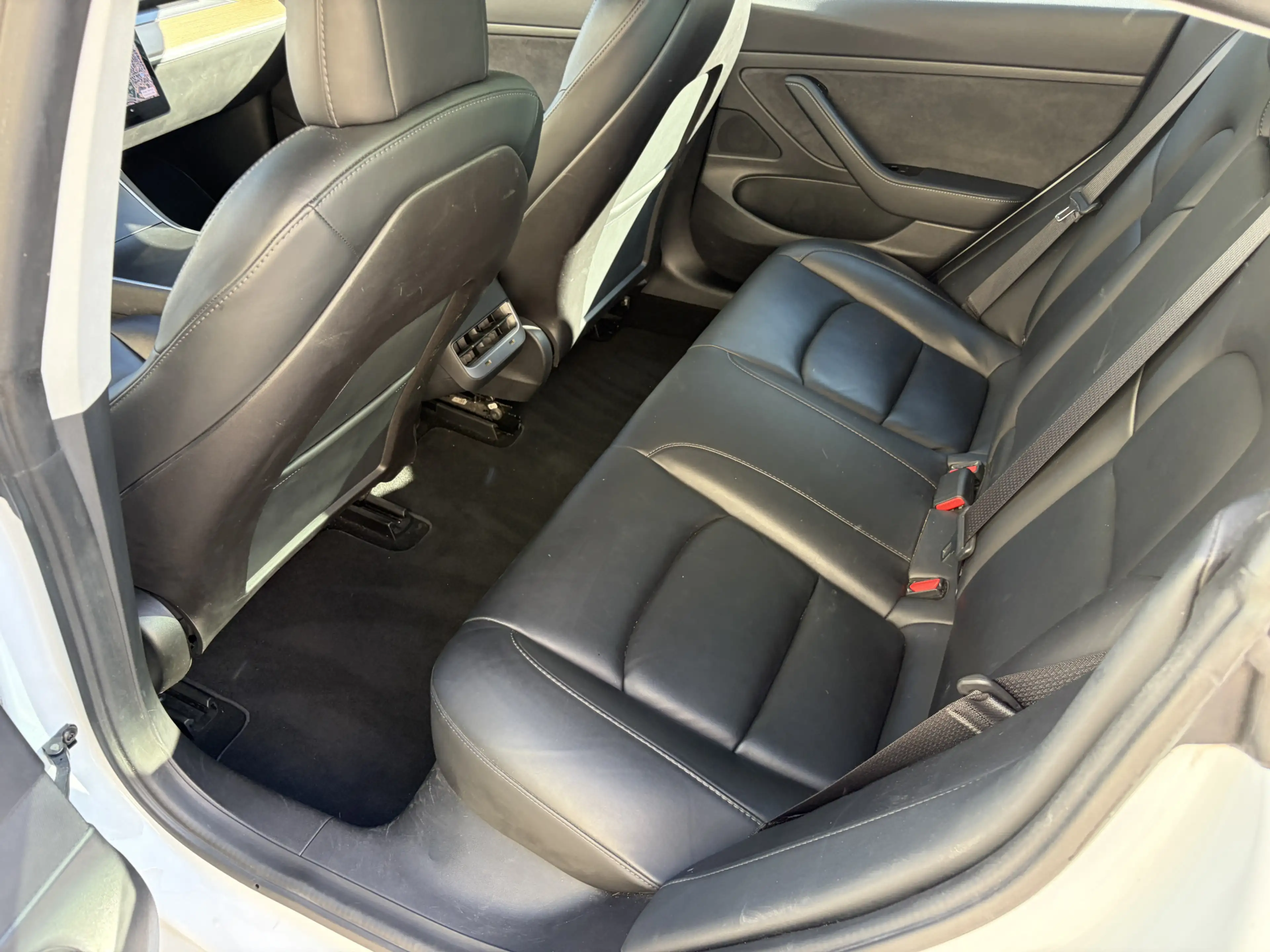 Tesla Model 3 Standard RWD Plus 60 kWh / AUTOMAAT / PANORAMADAK — photo 4