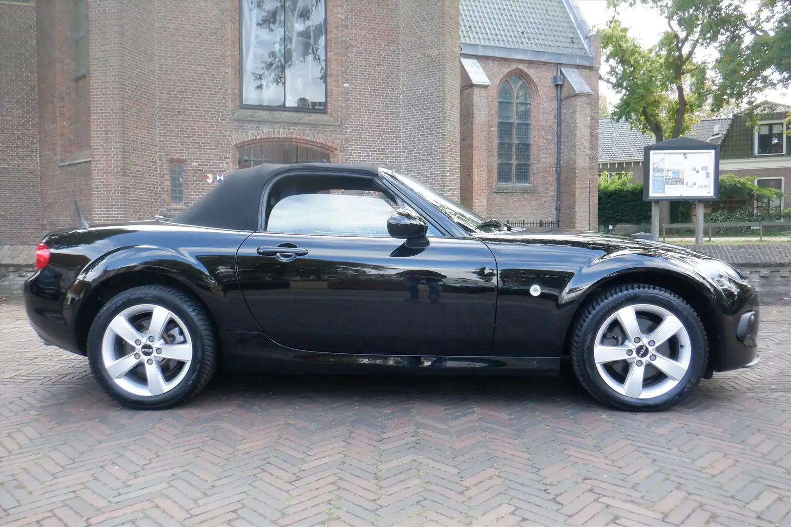 Mazda MX-5 Schwarz - 2