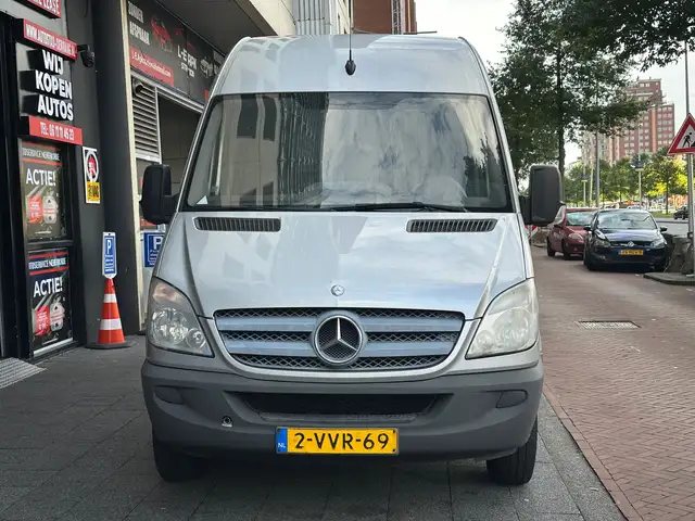 Mercedes-Benz Sprinter view 6