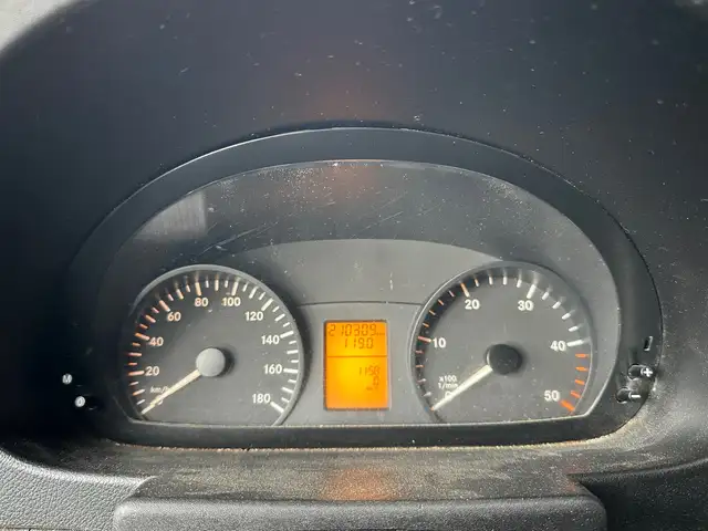 Mercedes-Benz Sprinter view 12