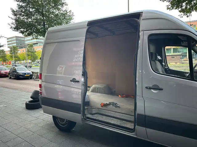 Mercedes-Benz Sprinter view 8