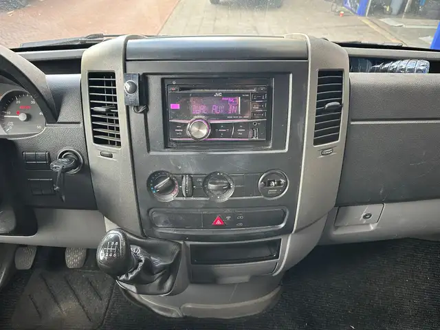 Mercedes-Benz Sprinter view 13
