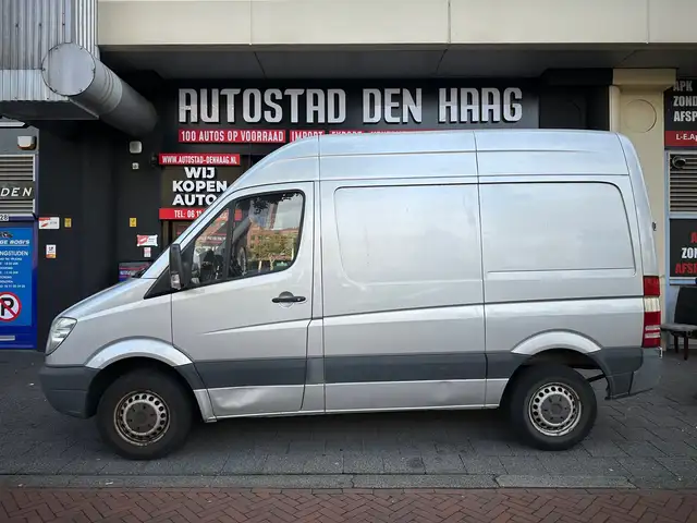 Mercedes-Benz Sprinter view 5