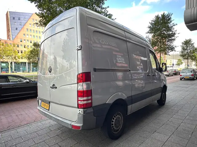 Mercedes-Benz Sprinter view 3