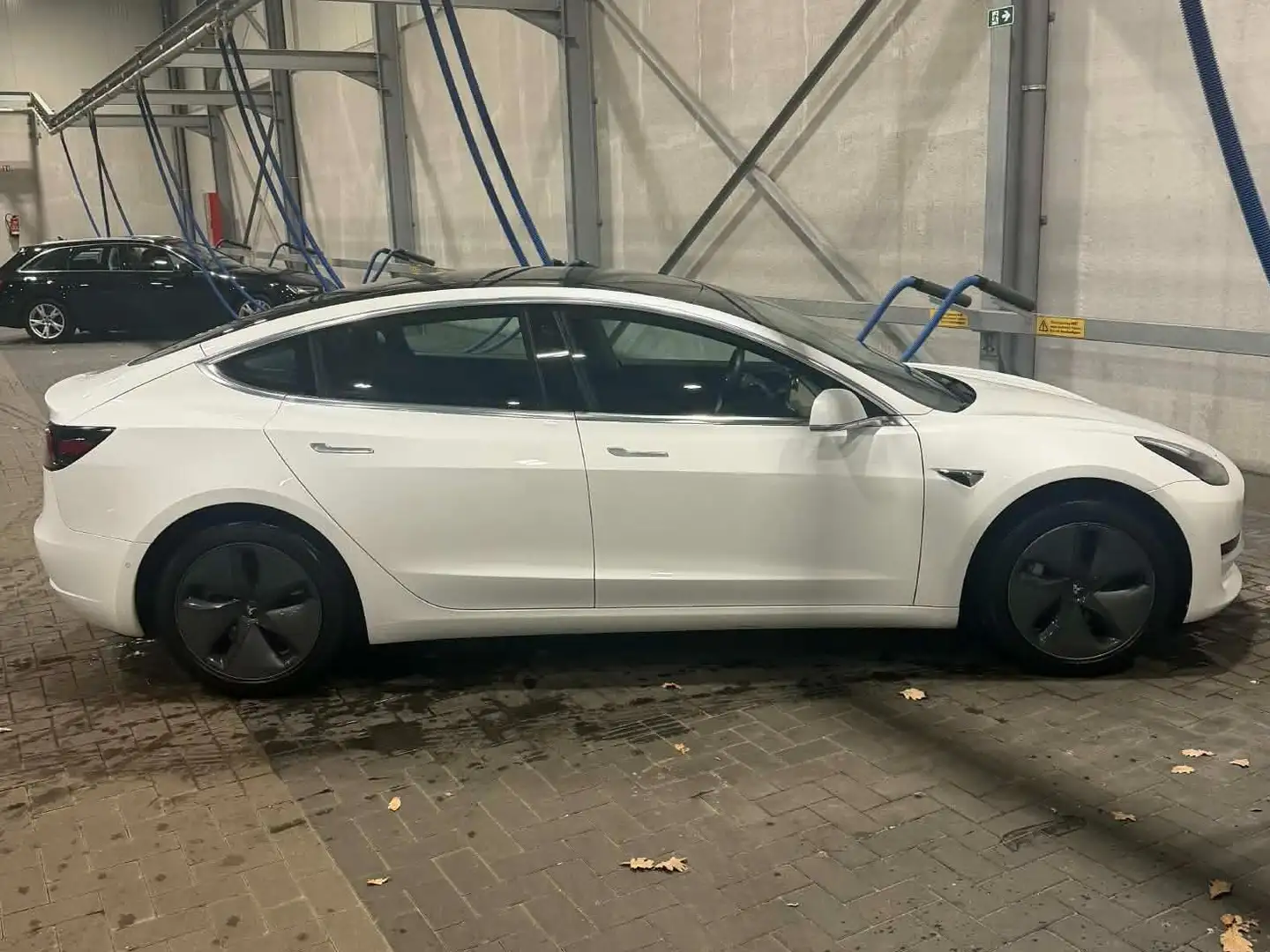 Tesla Model 3 Model 3 Standard Reichweite Plus Hinterradantrieb Wit - 2