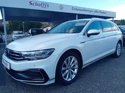 Volkswagen Passat Variant GTE RFK ACC APP NAVI SHZ hinten L