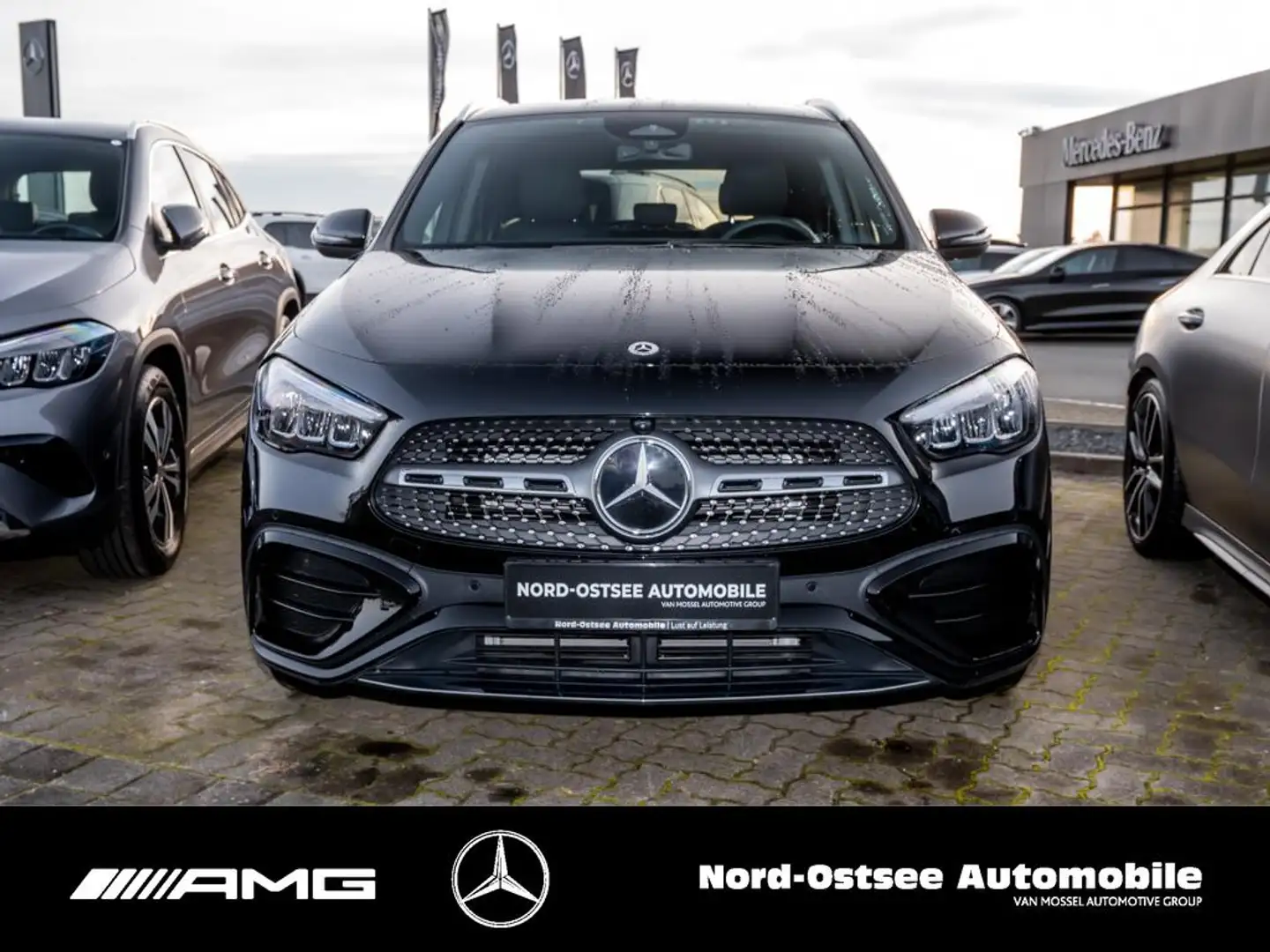 Mercedes-Benz GLA 200 d AMG AHK SHZ MBUX KEYLESS-GO Schwarz - 2