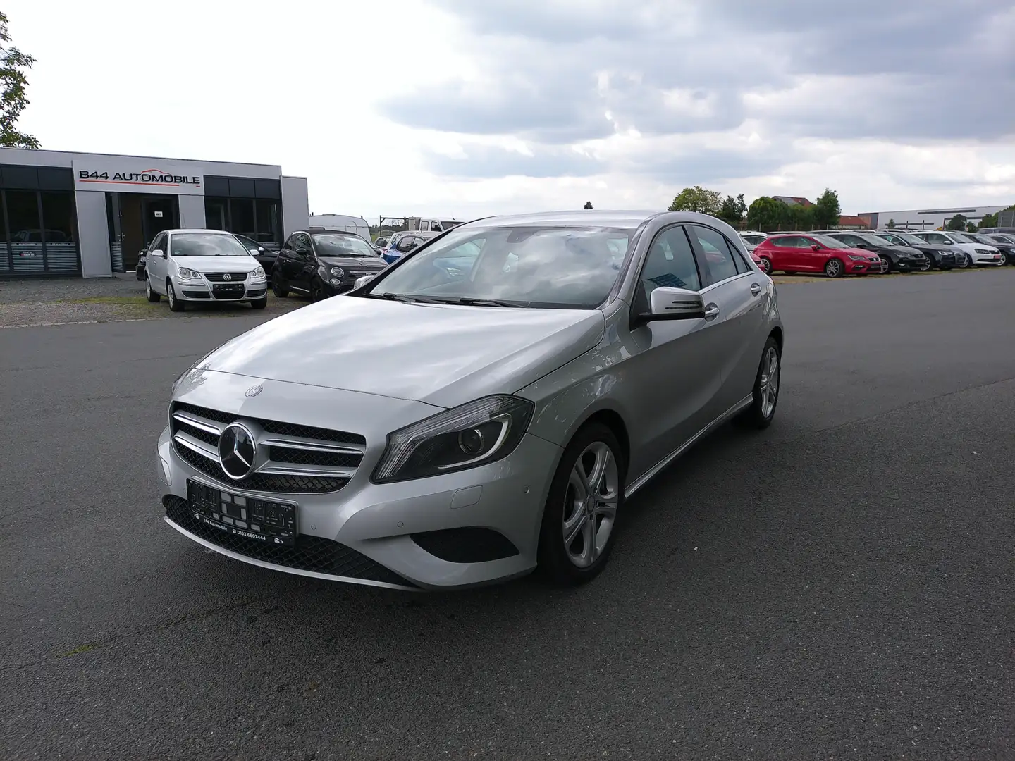 Mercedes-Benz A 200 A 200 *XENON*Sportsitze*NAVI*Sitzhg*Parkassistent* Zilver - 1